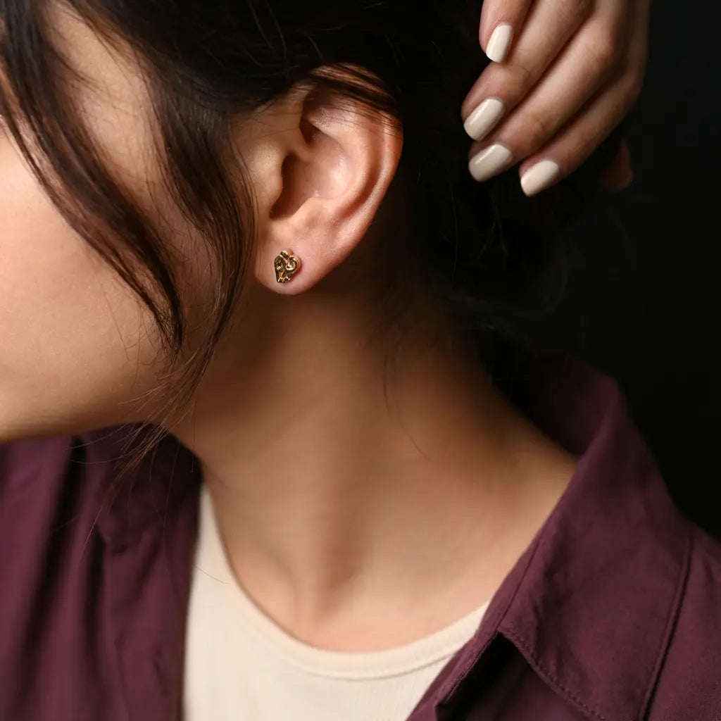 أقراط ذهب عيار 18 “بالحب وحده” - Ghamieh