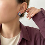 أقراط عيار 18 بتصميم مرصع راقي - Ghamieh