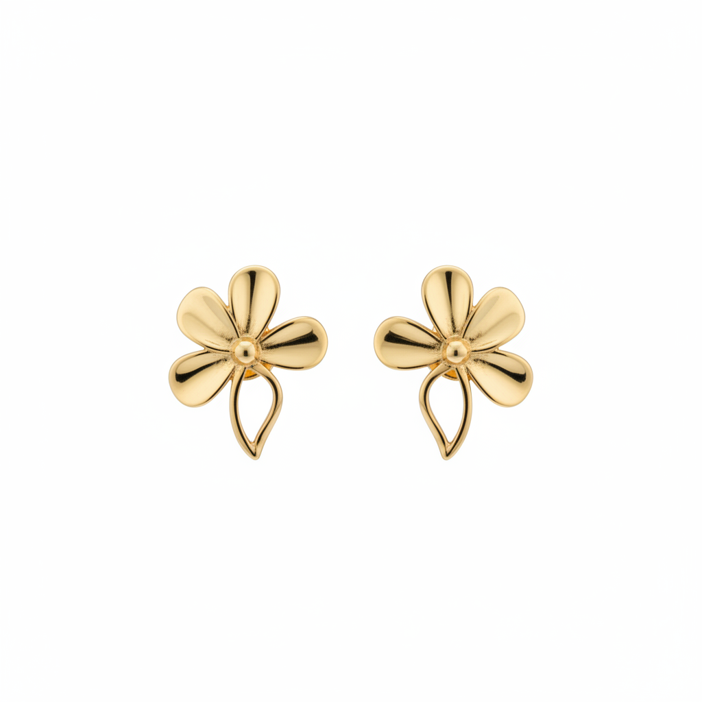 أقراط ذهب عيار 18 بتصميم الوردة الراقصة، تفاصيل دقيقة وأناقة مميزة.