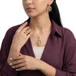 طقم مجوهرات ذهب عيار 18 بفصوص لامعة - Ghamieh