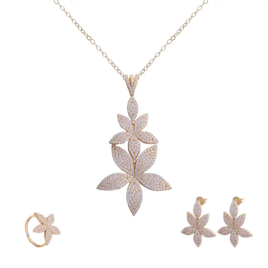 طقم مشرقه مصمم ذهب عيار 18 بفصوص لامعة - Ghamieh