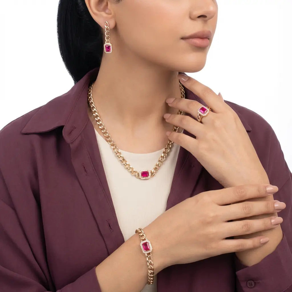 طقم ذهب عيار 18 بسلسلة حلقات بفص أحمر - Ghamieh