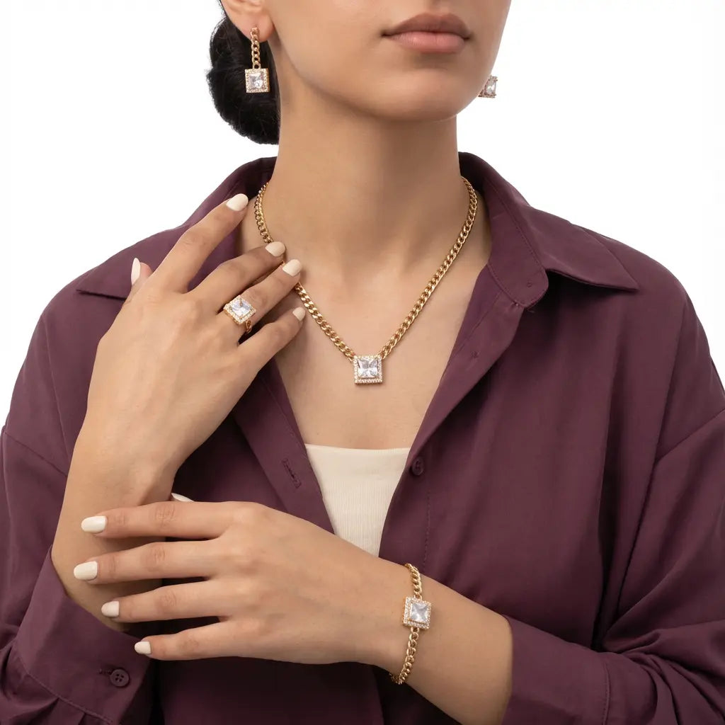 طقم رجوه عيار 18 بتصميم حلقات وفص مربع لامع - Ghamieh