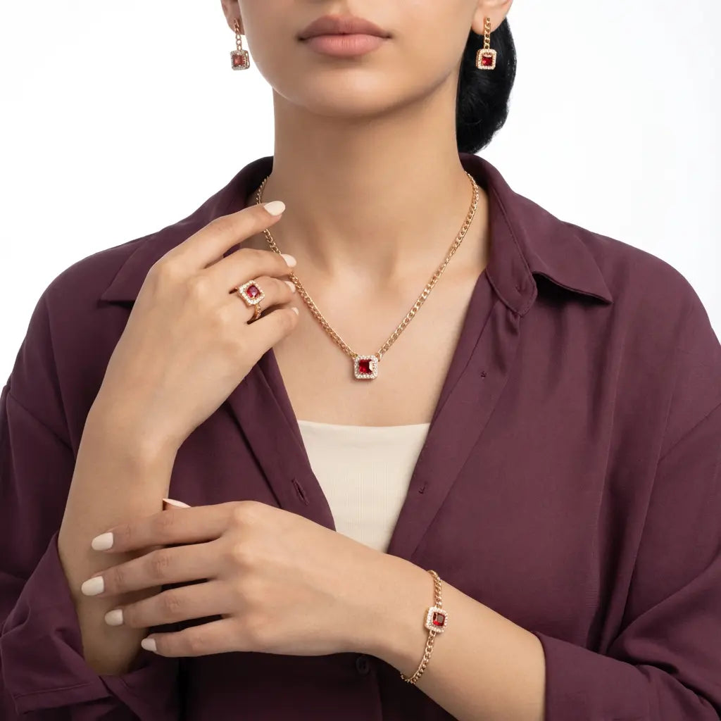 طقم ذهب بفص أحمر عيار 18 بسلسلة حلقات - Ghamieh
