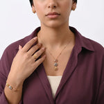 طقم ذهب عيار 18 بتصميم ثلاث ورود ملونة - Ghamieh