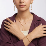 نصف طقم ذهب عيار 18 بتصميم متدلي هندسي - Ghamieh