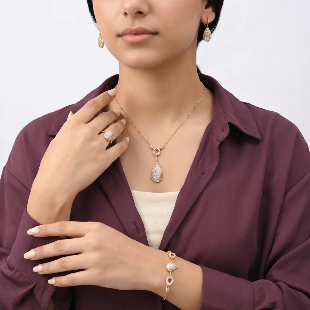 نصف طقم ذهب عيار 18 بفصوص مرصعة - Ghamieh