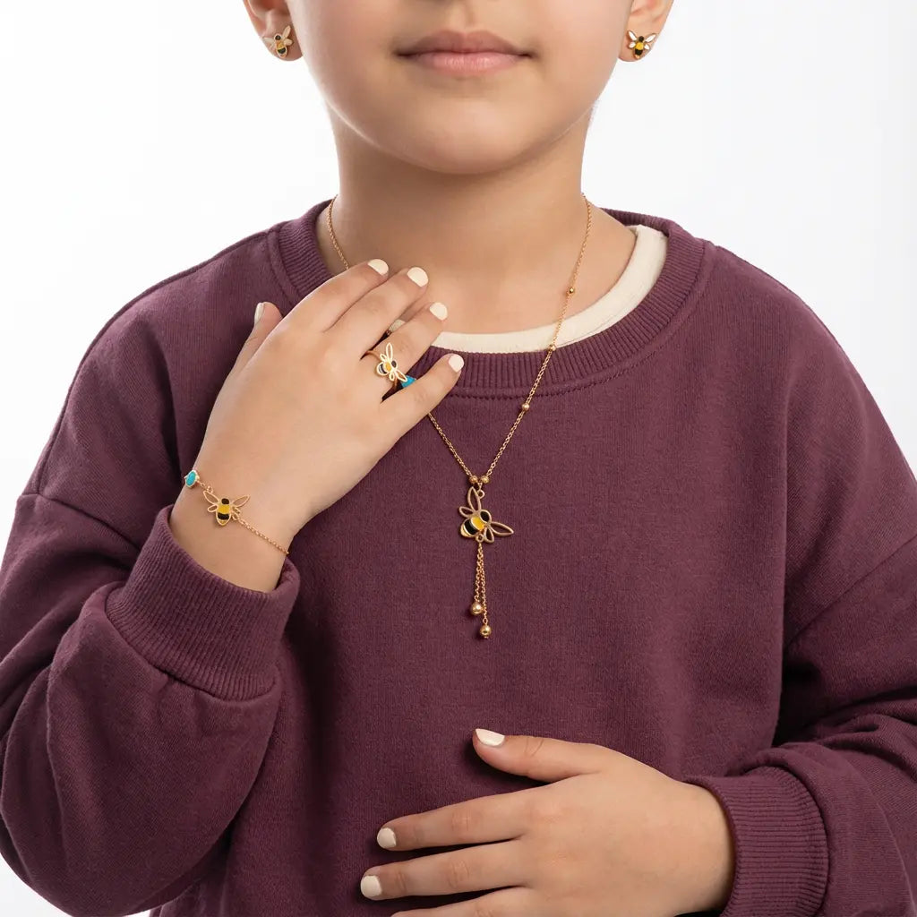 طقم ذهب أطفال عيار 18 بتصميم نحلة ذكية - Ghamieh