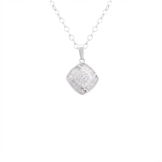 عقد ذهب عيار 18 بتصميم مربع مزين بفصوص لامعة من غامية