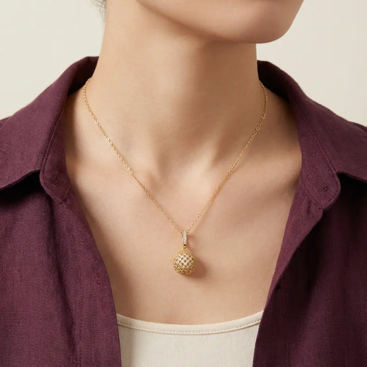 تعليقة ذهب عيار 18 علي شكل كرة - Ghamieh