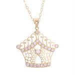 عقد ذهب عيار 18 بتعليقة تاج مزينة بفصوص براقة