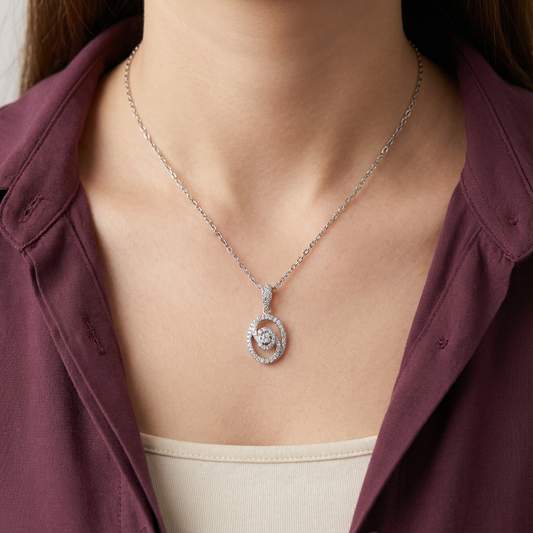 تعليقة كليمانس ذهب عيار 18 بتصميم مزخرف - Ghamieh