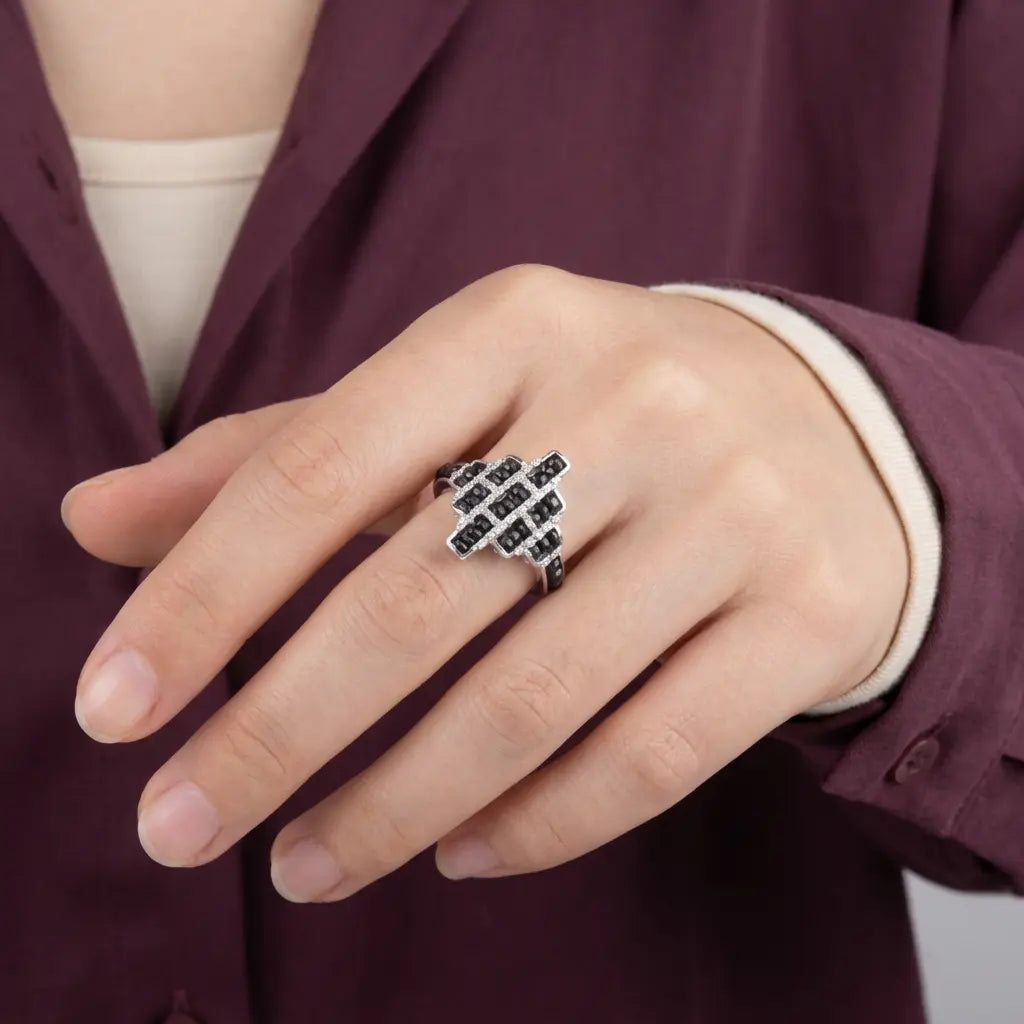 خاتم فيرجيني ذهب عيار 18 - Ghamieh