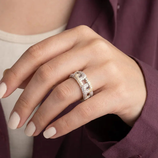 خاتم ذهب عيار 18 بفصوص لامعة - Ghamieh