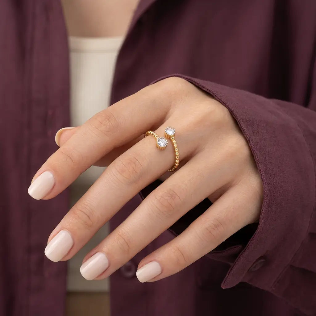 خاتم ذهب عيار 18 بتصميم مفتوح بطرفين من الفصوص اللامعة - Ghamieh