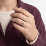 خاتم ذهب عيار 18 بفصوص لامعة بتصميم مفتوح - Ghamieh