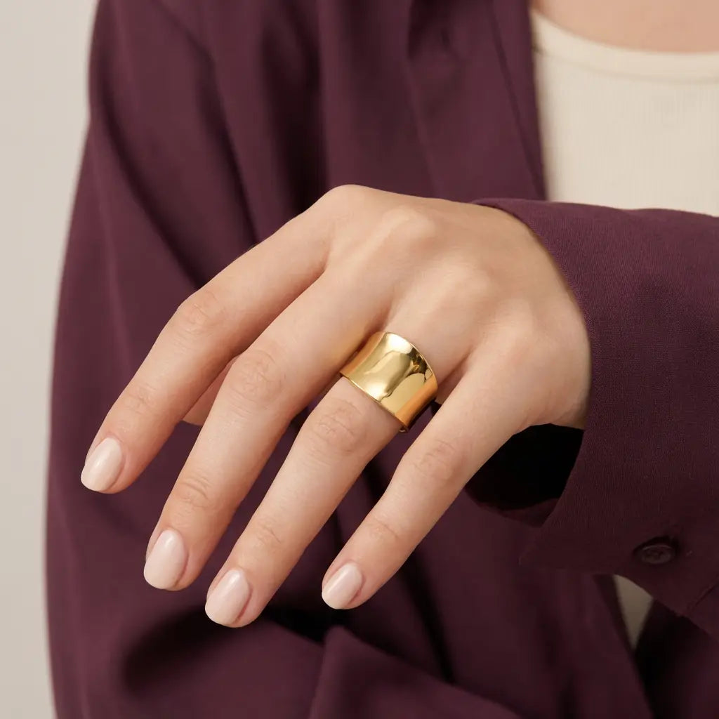 خاتم ذهب عيار 18 بتصميم عريض - Ghamieh