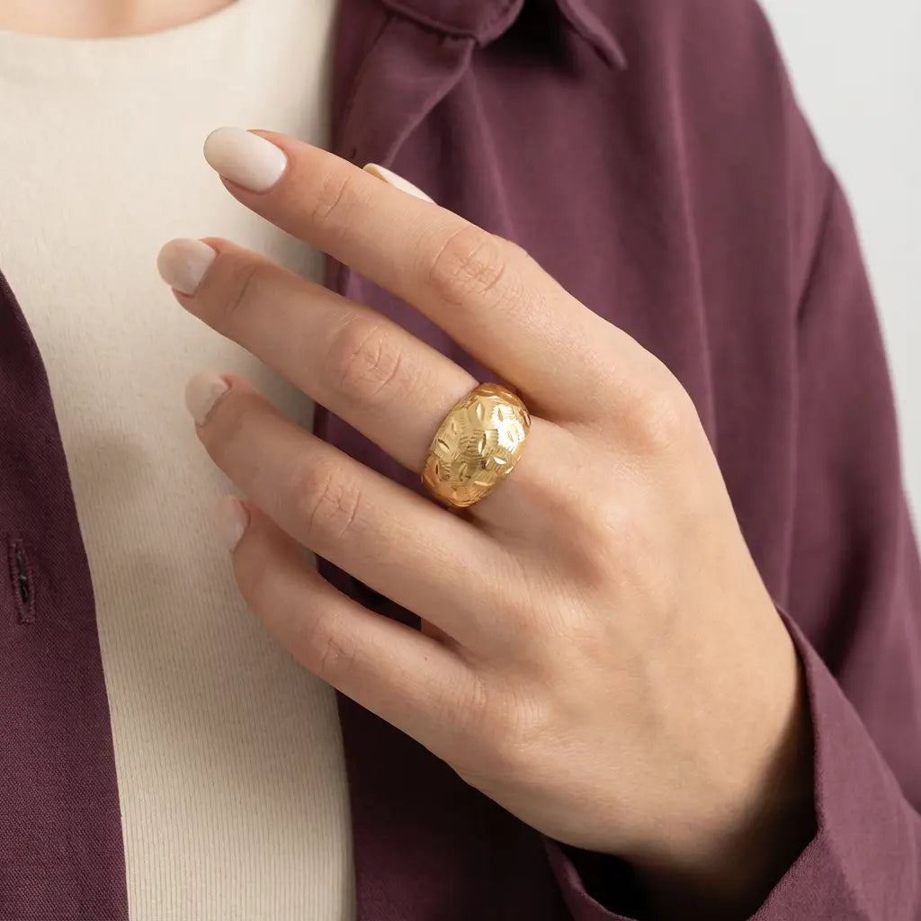 خاتم عيار 18 بتصميم عريض مزخرف - Ghamieh