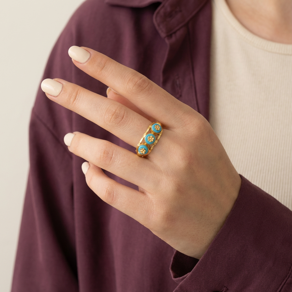 خاتم عيار 21 مرصع بثلاثة أحجار فيروز - Ghamieh