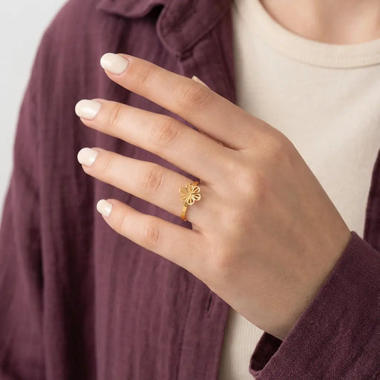 خاتم عيار 21 بتصميم وردة صغيرة - Ghamieh