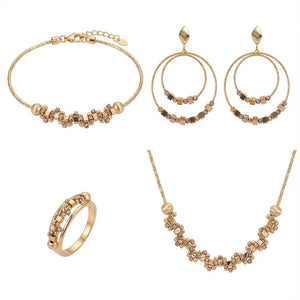 18K Gold Set with A Graduated Floral Design