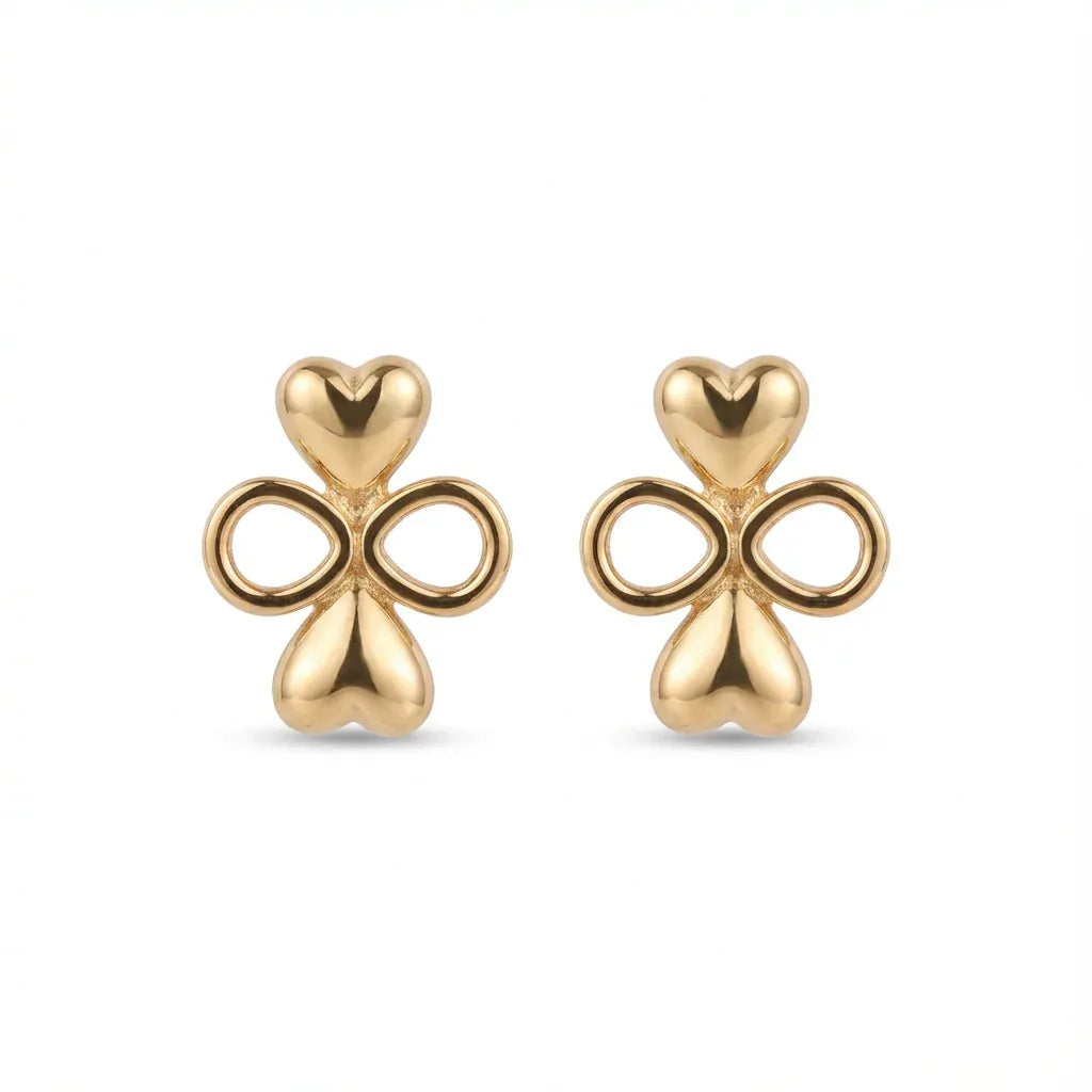 أقراط ذهب عيار 18 بتصميم أجراس الفرح من غاميه، تظهر بتفاصيل متقنة وبريق لافت.