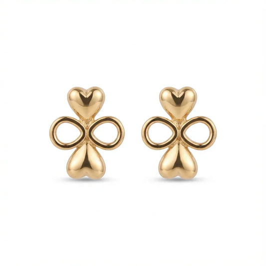 أقراط ذهب عيار 18 بتصميم أجراس الفرح من غاميه، تظهر بتفاصيل متقنة وبريق لافت.