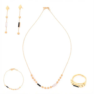 18K Gold Set with A Geometric Design