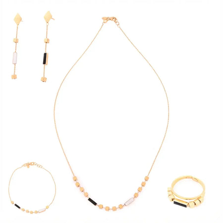 18K Gold Set with A Geometric Design
