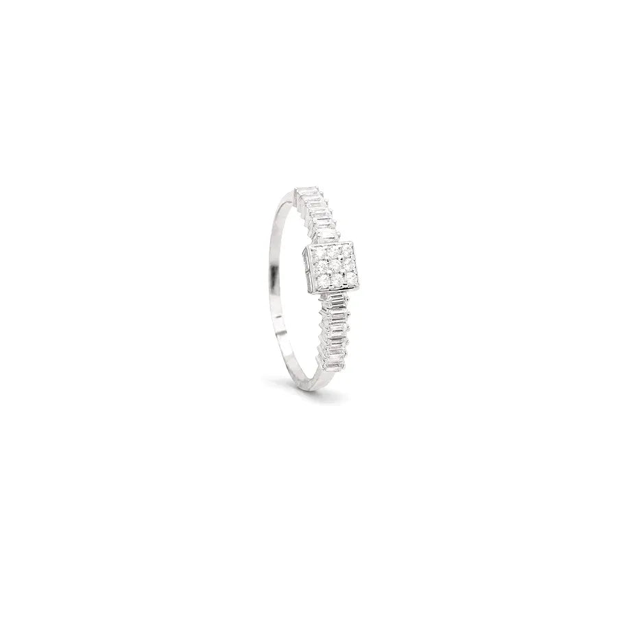 18K White Gold Ring with Shiny Square Stone Design
