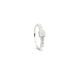 18K White Gold Ring with Shiny Square Stone Design