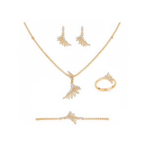 18K Gold Set with Facets and Geometric Design