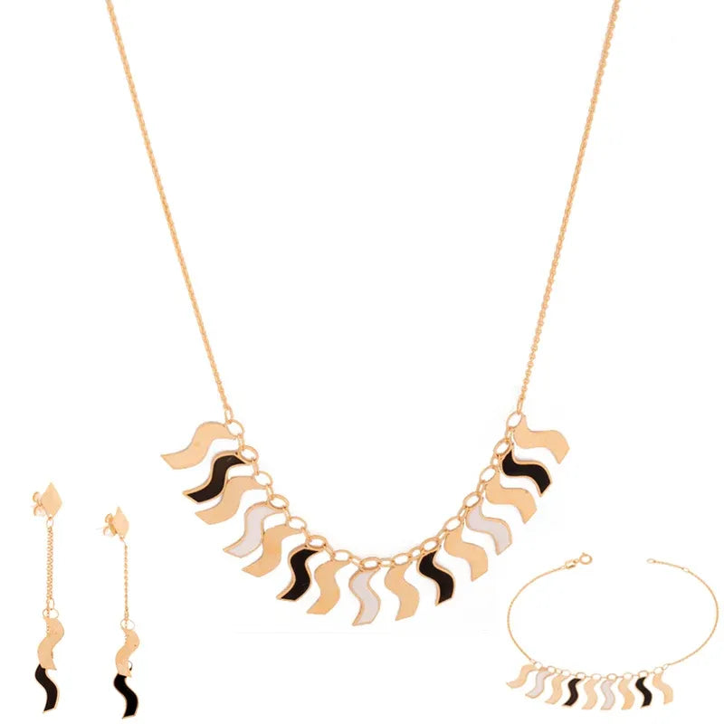 18K Gold Half Set with Amwaj Wavy Design