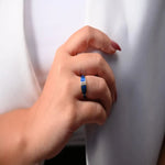 خاتم ذهب عيار 18 ملون بتصميم ناعم وفصوص لامعة - Weight: 2.65g, Color: Navy