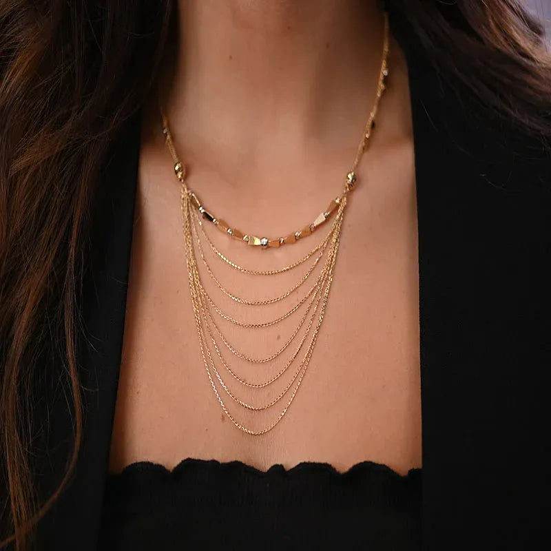 عقد ذهب عيار 18 بتصميم سلاسل متعددة