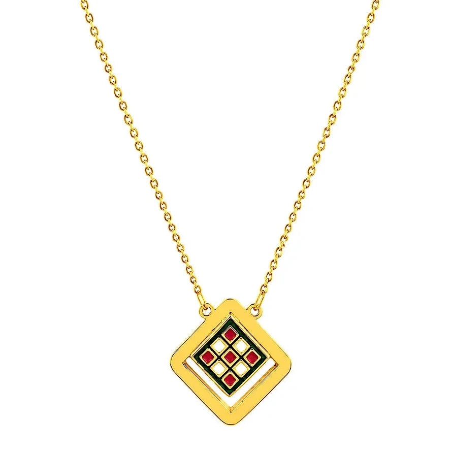 عقد ذهب عيار 18 بتصميم هندسي أنيق